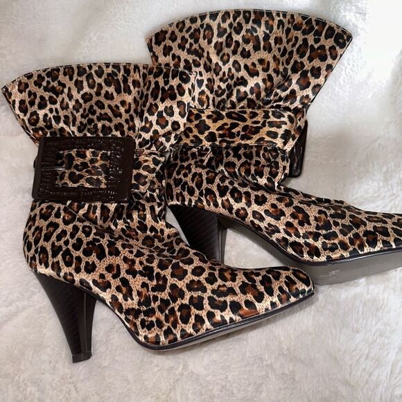 Bijou vintage leopard print/big buckle neoprene high heels booties EUC  sz 9.5 - Picture 3 of 8